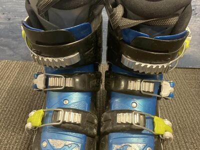 USED Nordica T3 Team Firearrow 20.5 Kids Ski Boot