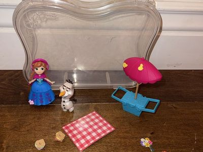 Disney Anna Little Kingdom Summer Picnic