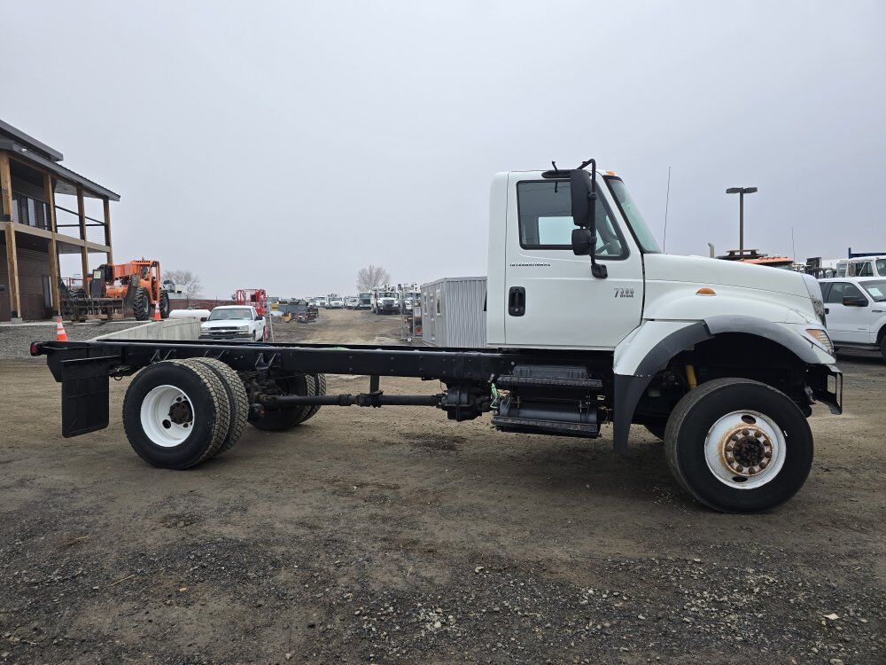 2007 International 7300 4wd Cab and Chassis