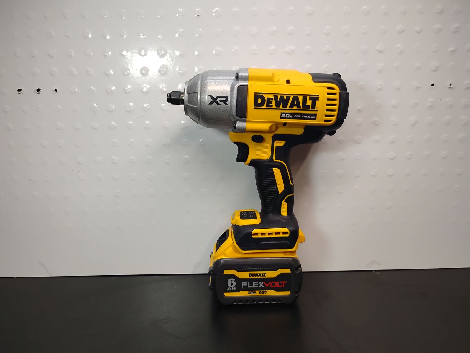 DEWALT DCF900 20V MAX* XR brushless 1/2-inch high-torque impact wrench