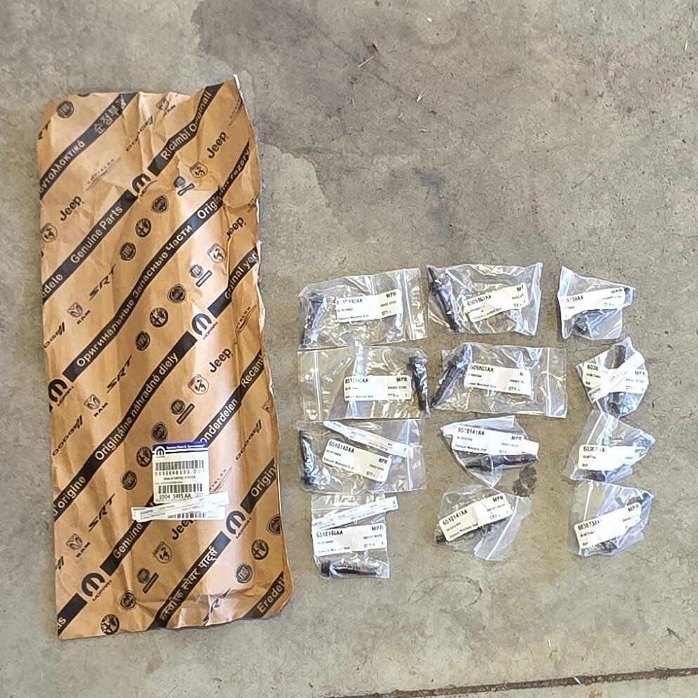 Hemi 5.7 Exhaust Gasket and Bolts