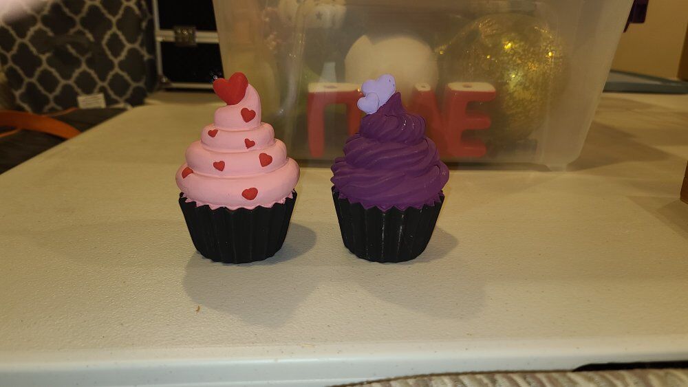 ceramic Valentines cupcakes