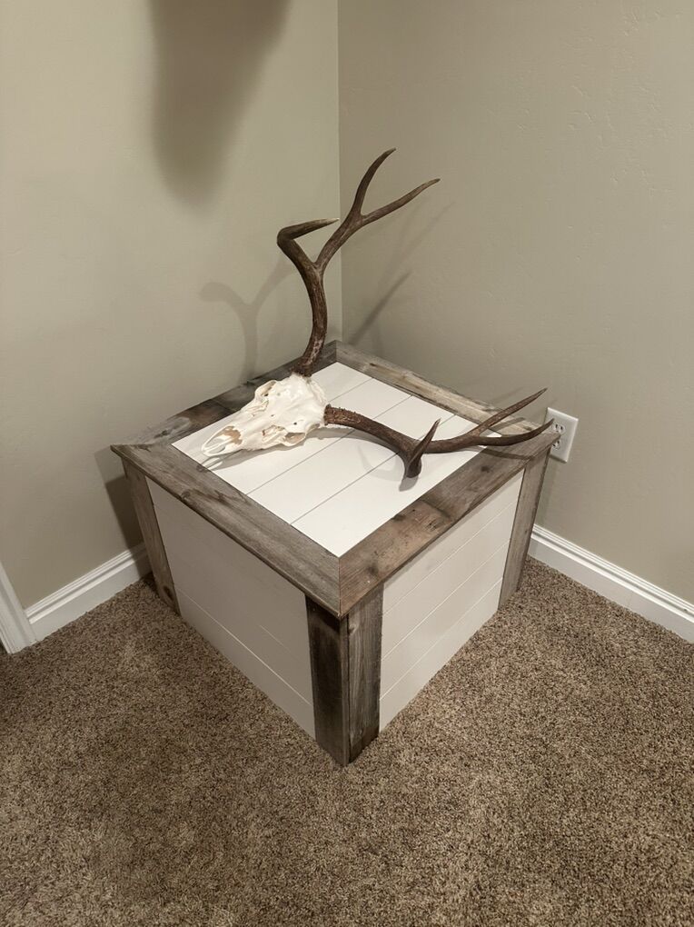 Barnwood/Shiplap Pedestal