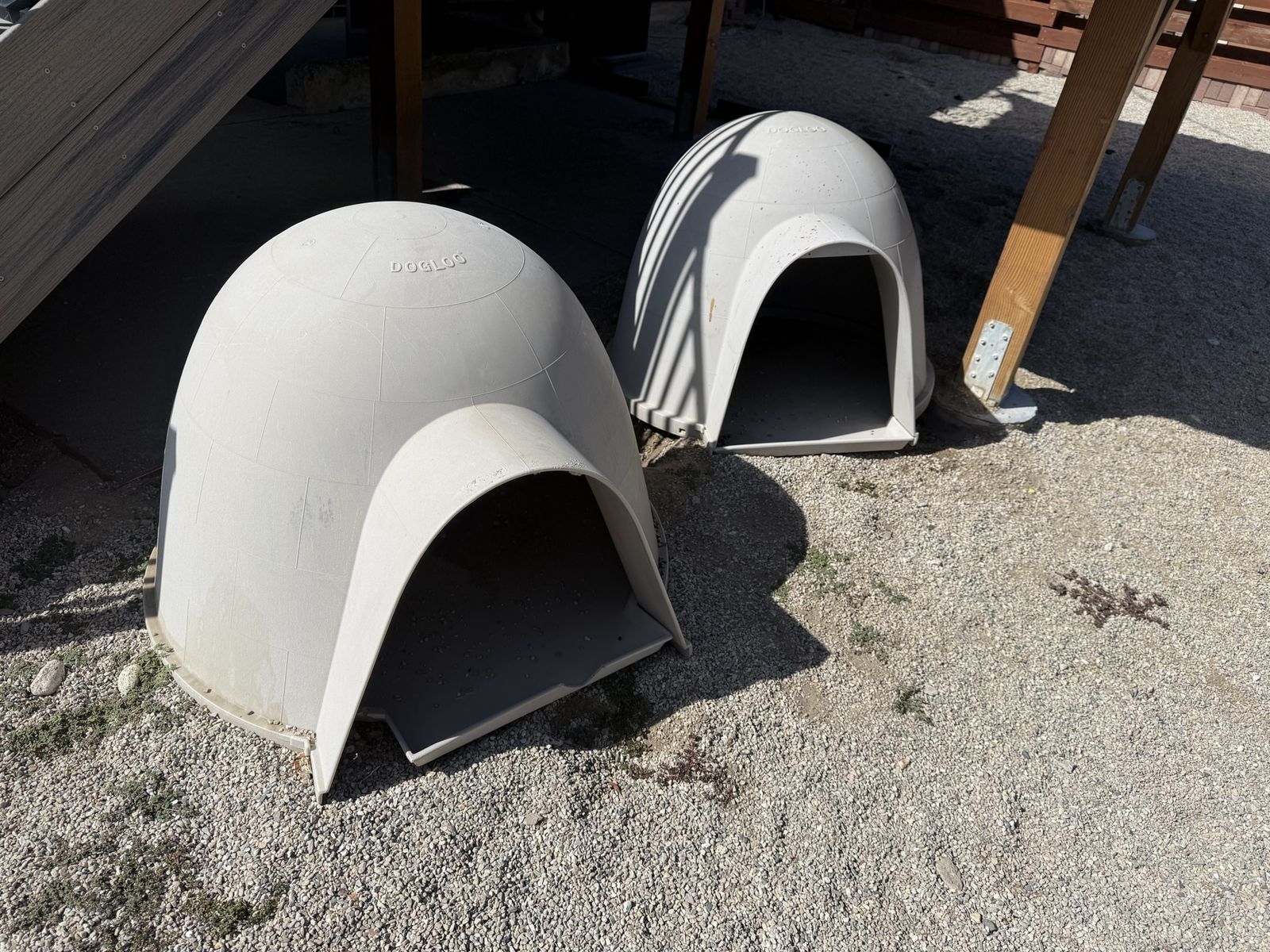 2 Dog Igloos