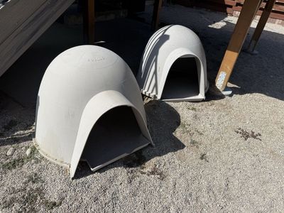 2 Dog Igloos