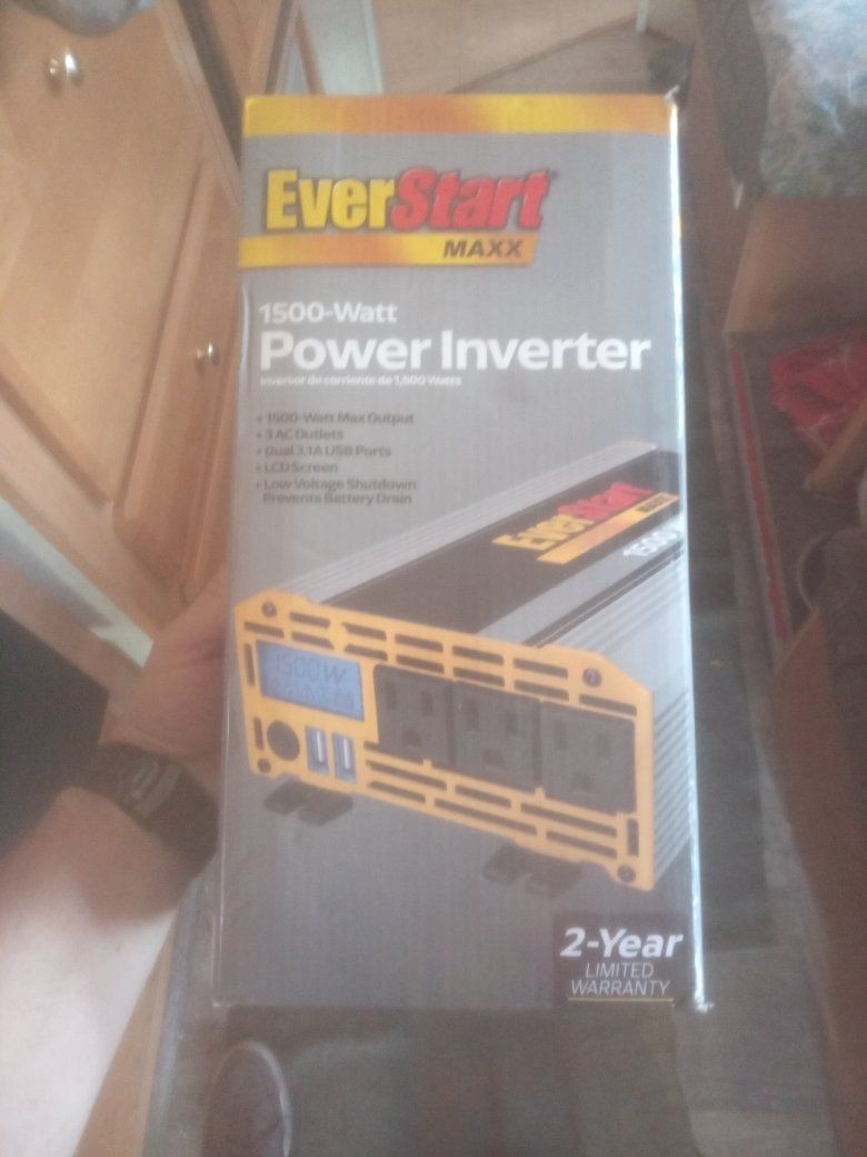 EverStart MAXX 1500-Watt Power Inverter - Modified Sinewave, USB Output