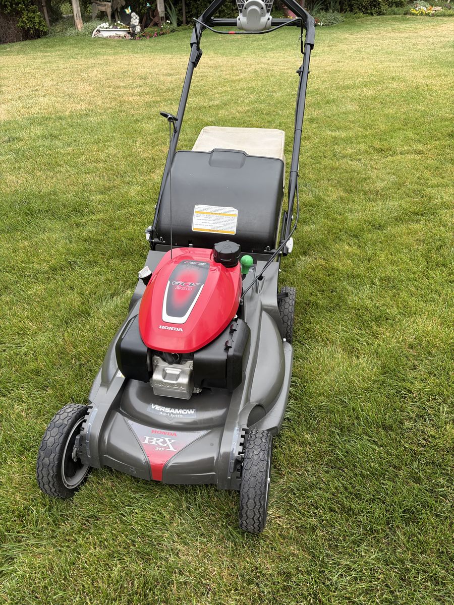 Honda HRX217 K6 - Self-Propelled Gas Lawn Mower – Excellent Condition - Versamow System