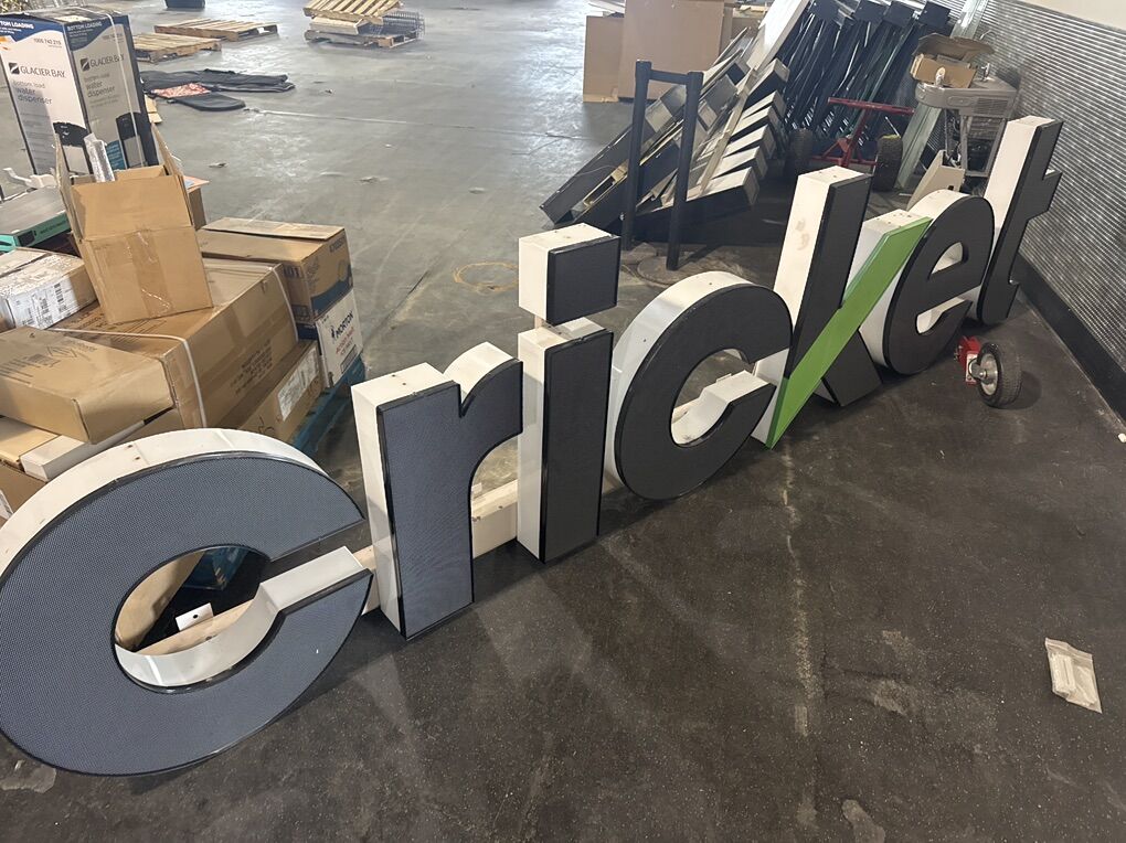 Cricket Wireless Exterior Light Up Sign