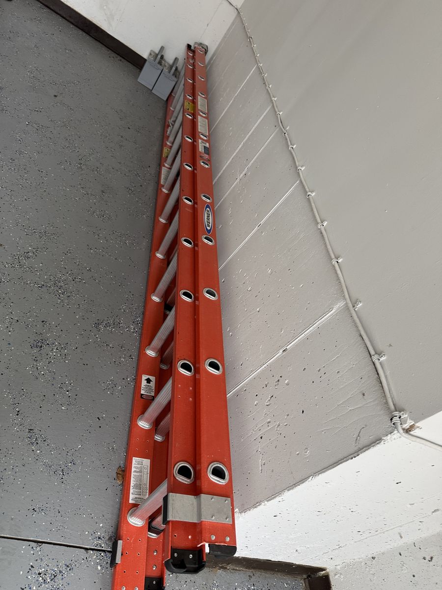 Werner D6224-2 24ft Professional Fiberglass Extension Ladder 300lb