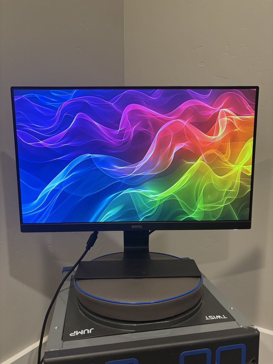 Main image 6