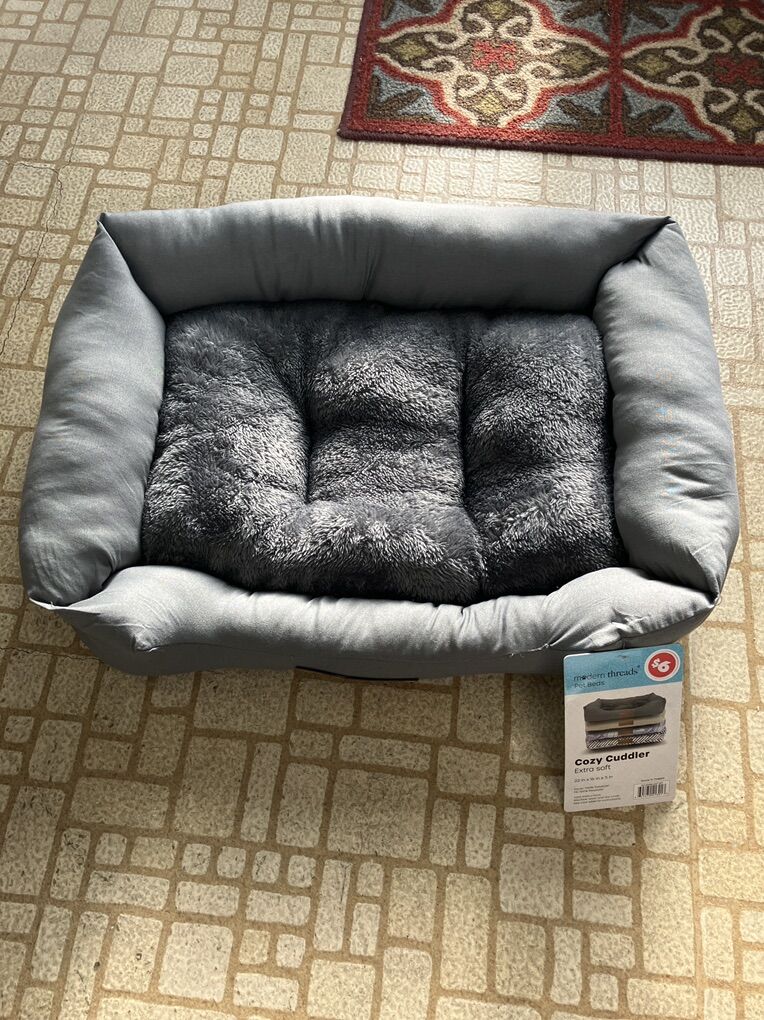 New Modern Threads Pet Bed