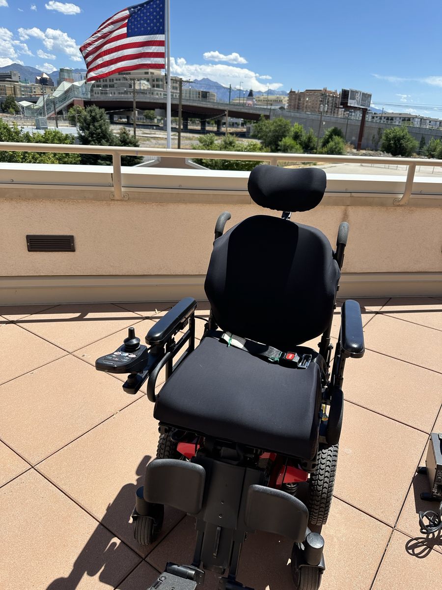 Quantum J4 Power Chair