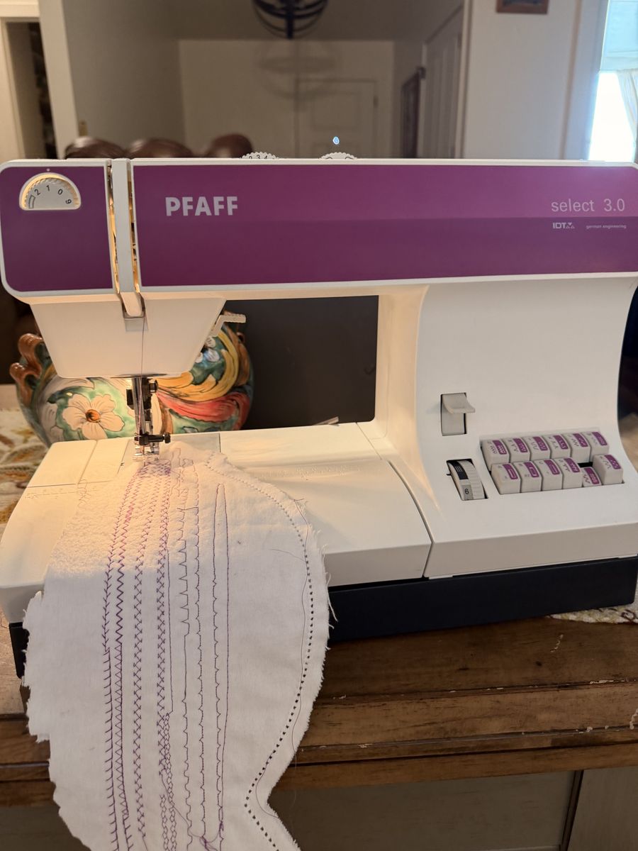 Pfaff SeLect Sewing Machine