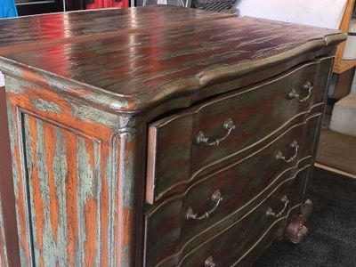 3 drawer dresser/ chest