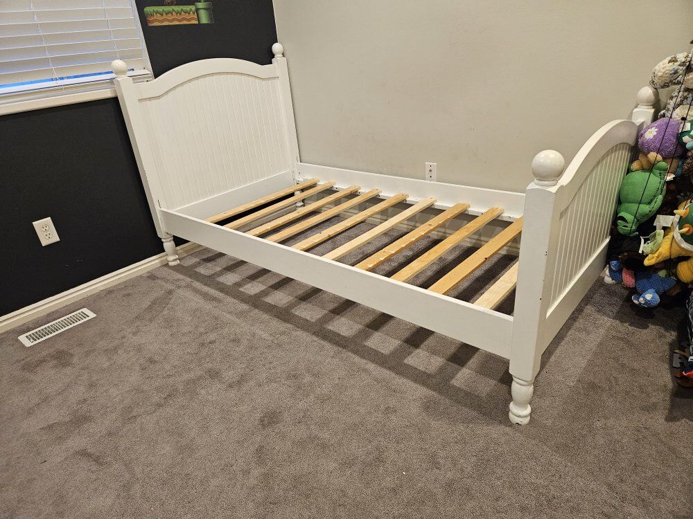 White twin bed frame pottery barn