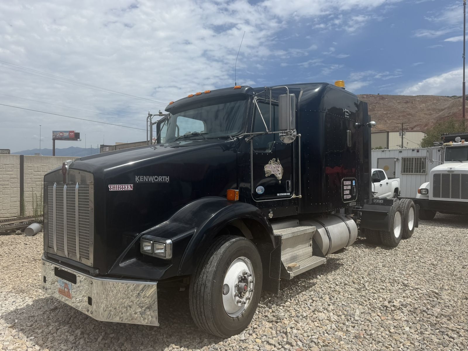 SWEET! 2013 KENWORTH MODEL T800 SLEEPER TRUCK