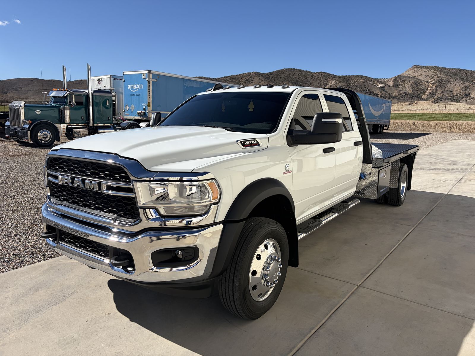 2024 Dodge Ram 5500 Tradesman Flatbed Truck
