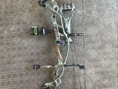 Hoyt Carbon Defiant 34 compound bow