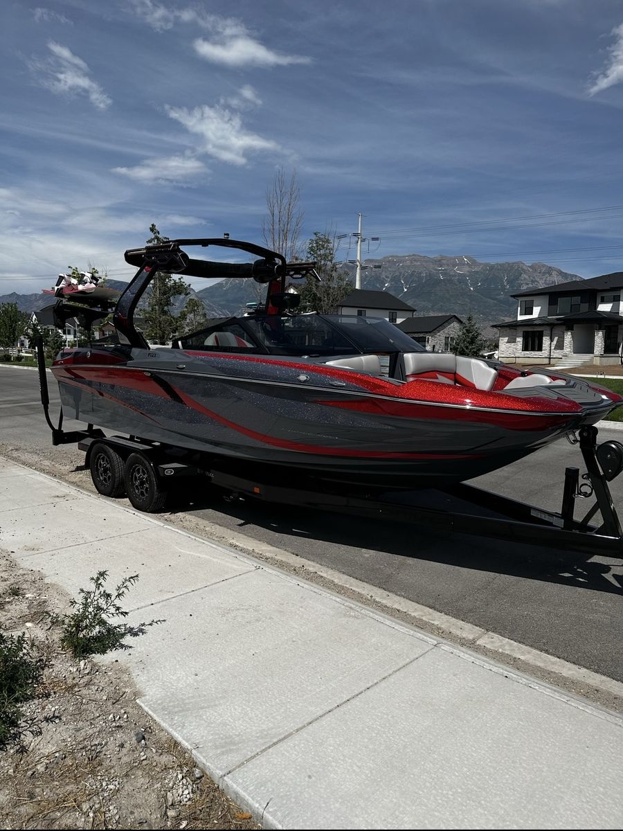 2023 Centurion Fi23 Wakeboard Boat