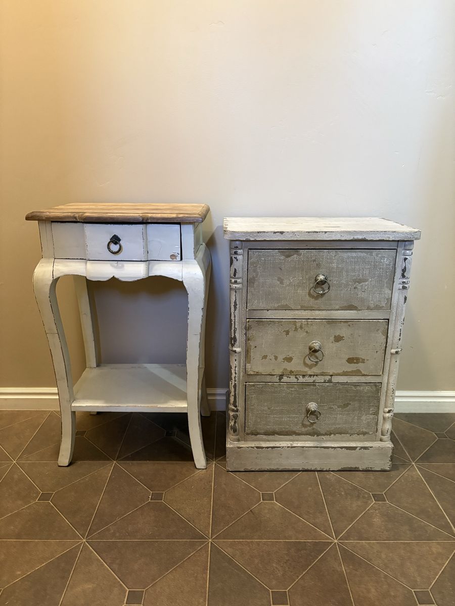 Two nightstands / Endtables
