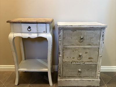 Two nightstands / Endtables