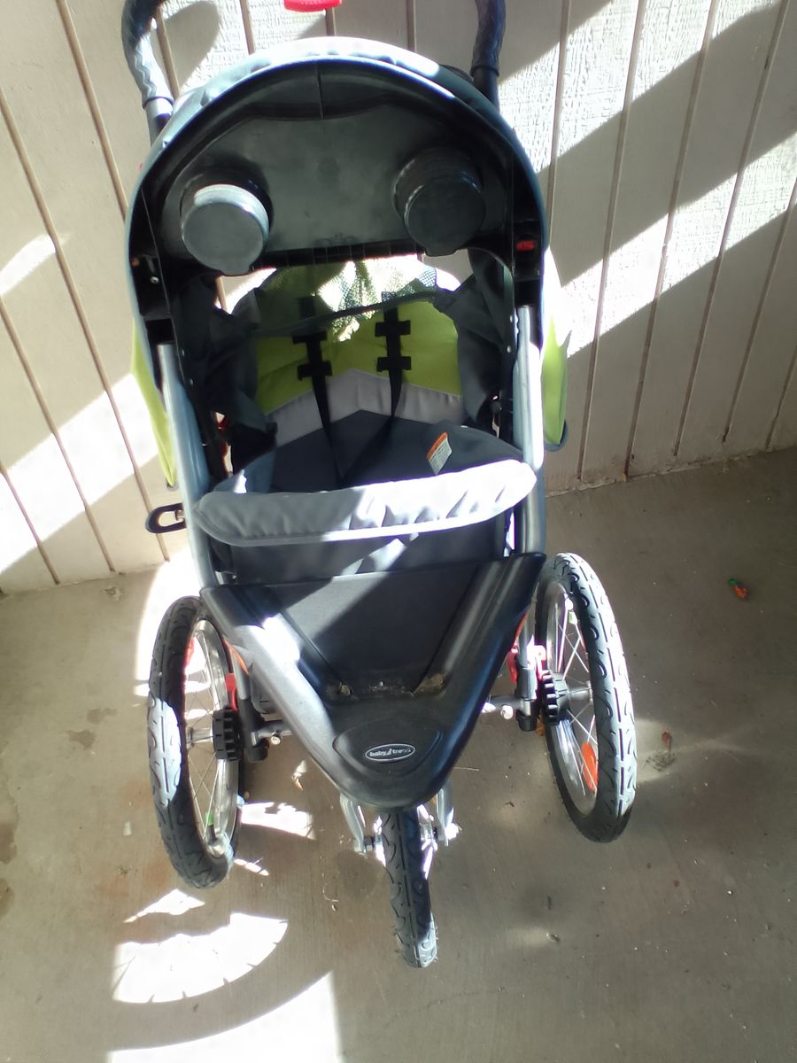 3 wheel baby stroller w/ built in speaker for your phone