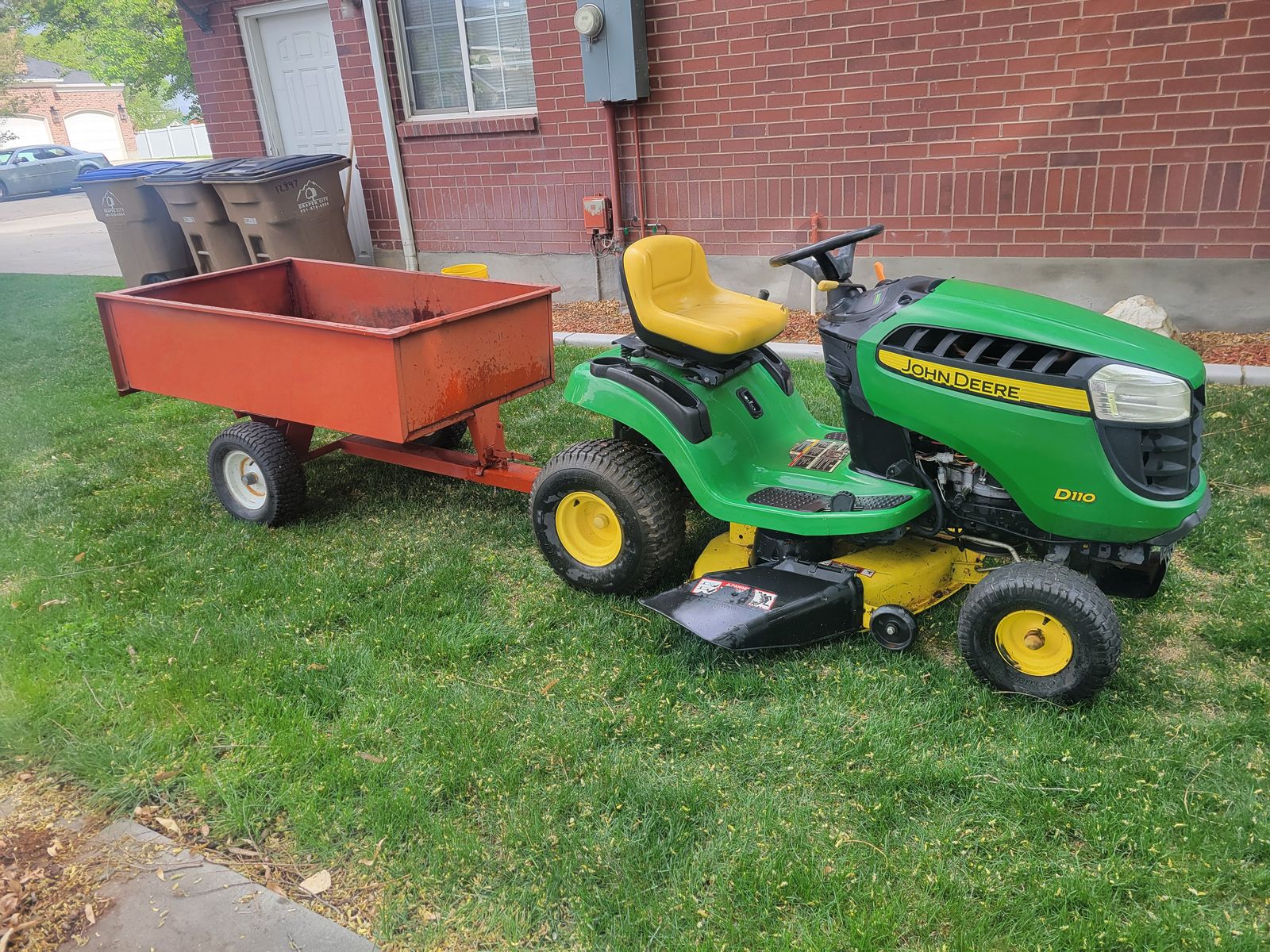 John Deere D110 Riding Lawn Mower