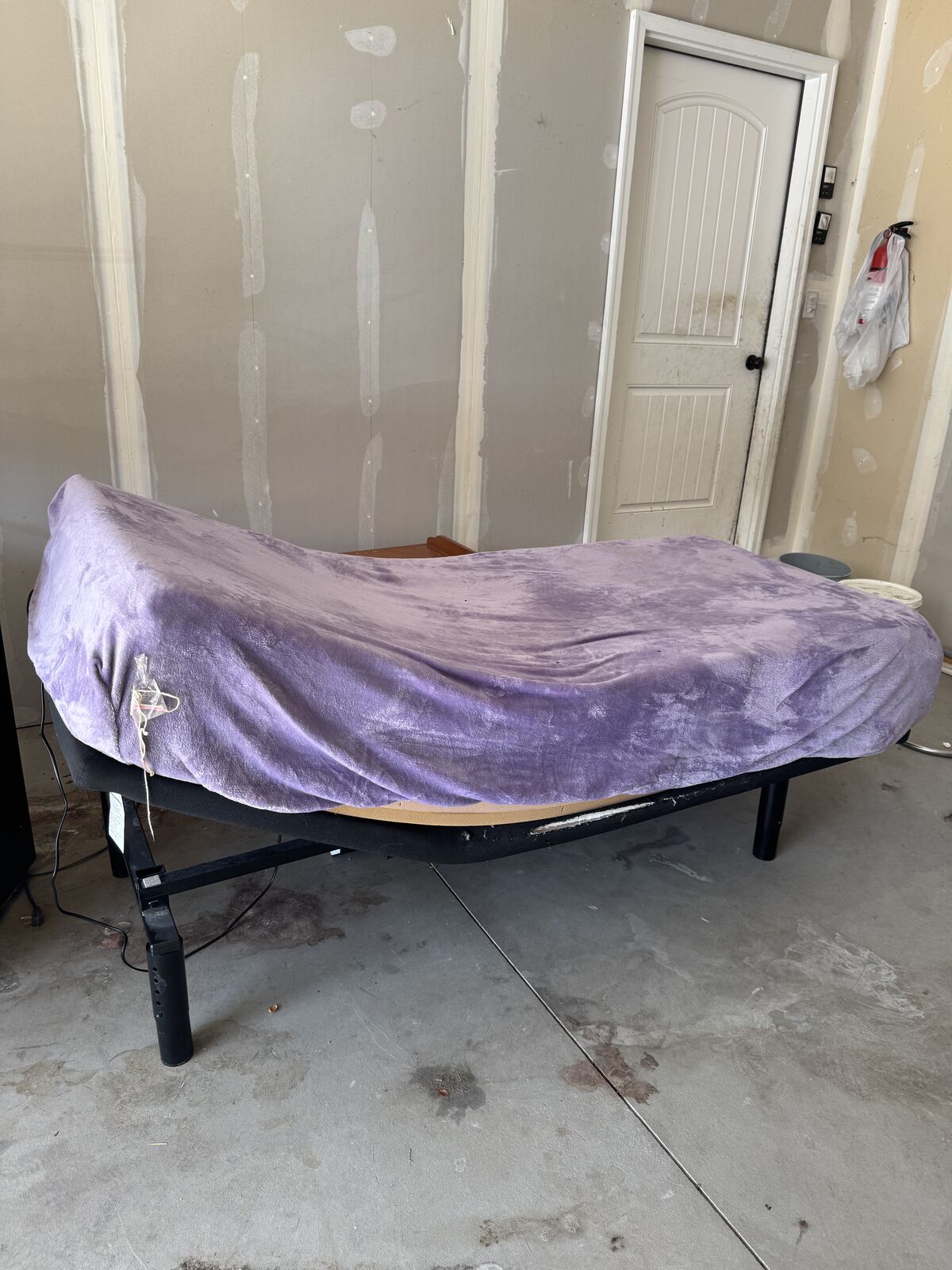 Free electric adjustable bed base
