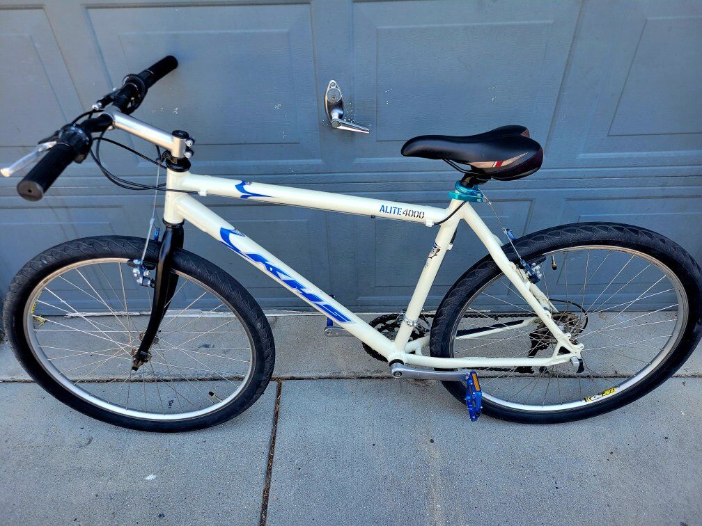 KHS Alite 4000 19" Mountain bike. Category: Enduro