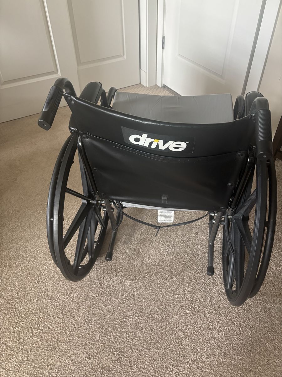 Drive Medical Silver Sport II Durable Manual Wheelchair - Black, Used