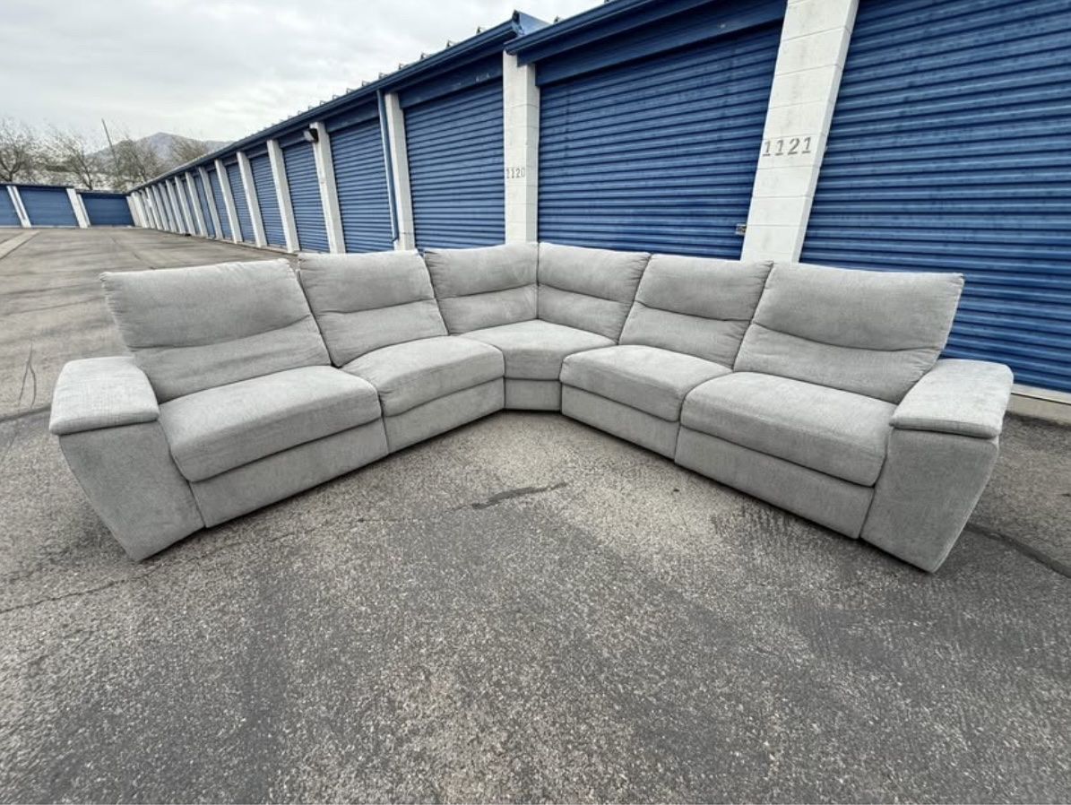 Electric recliner sectional - Free delivery!
