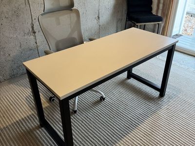 Desk Black/White