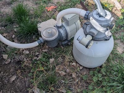 Above ground swimming pool, water pump and filter