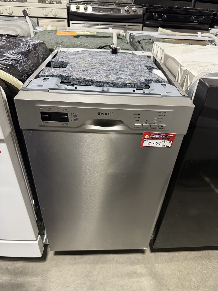 Like New Avanti Stainless Steel Built-in Dishwasher 18”