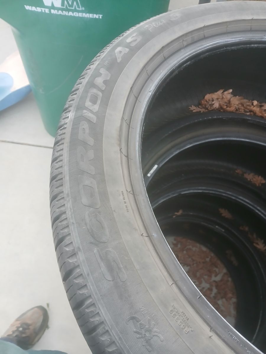 285/45/22R Pirelli Scorpion