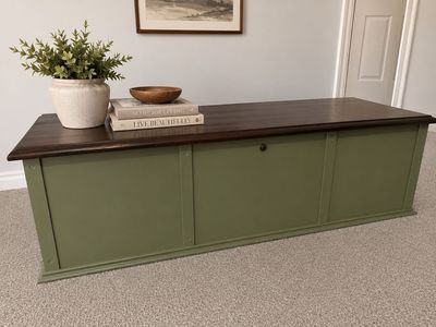 Vintage Lane Cedar Chest – Refinished Olive Green Blanket Chest