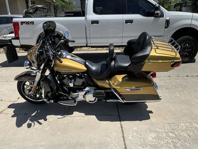 2017 Harley Davidson FLHTK Electra Glide 10,600 Miles