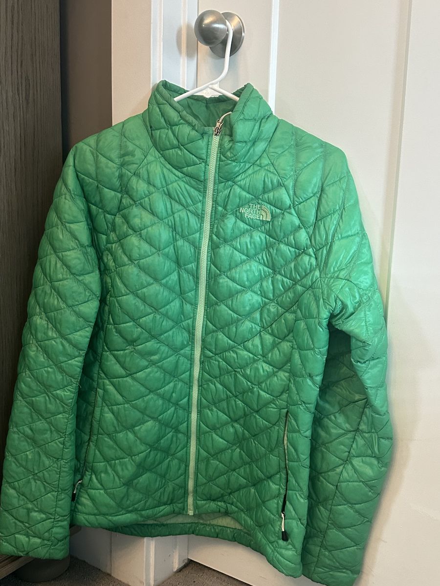 The North Face Women's Green Quilted Puffer Jacket - Size M