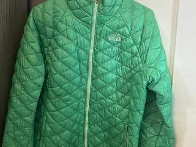 The North Face Women's Green Quilted Puffer Jacket - Size M