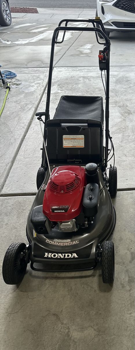 Honda HRC216 Hydrostatic Commercial Lawn Mower