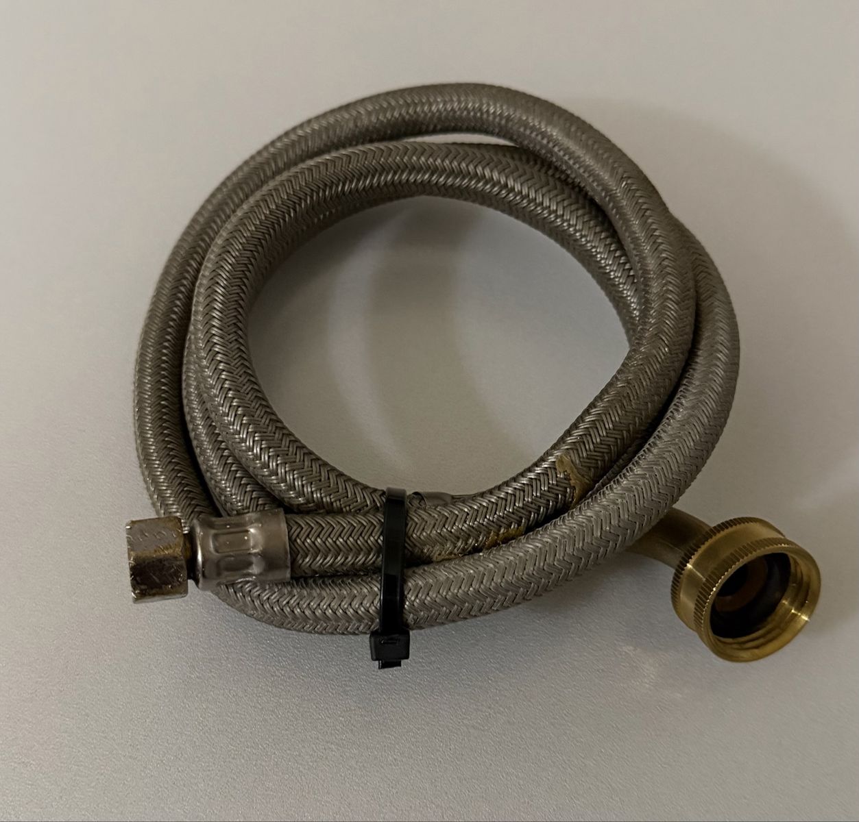 Braided stainless-steel water supply hose 4 feet