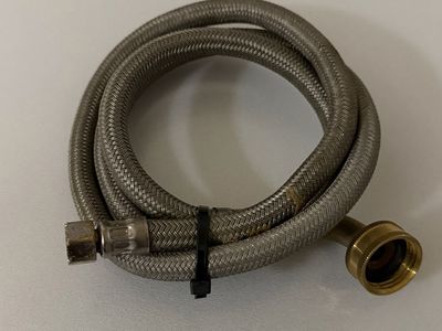 Braided stainless-steel water supply hose 4 feet