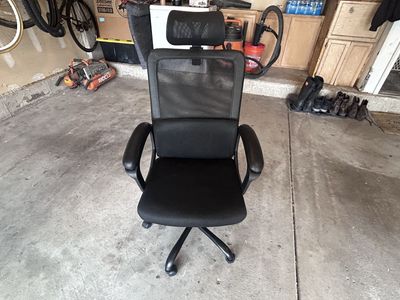 Black Ergonomic Office Chair with Mesh Back and Headrest