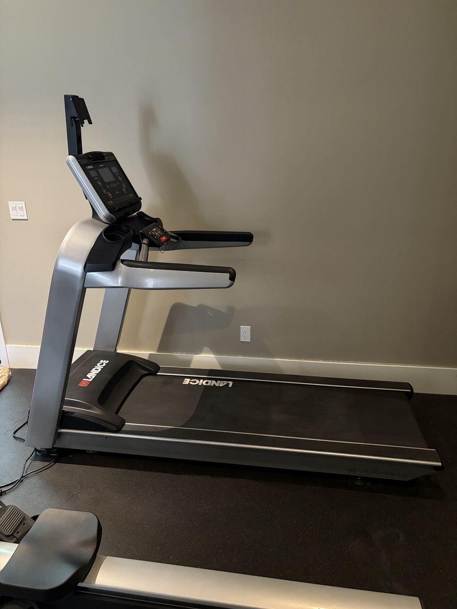 Landice L8 Commercial Treadmill