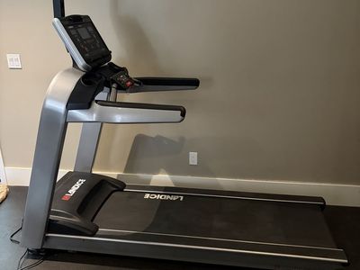 Landice L8 Commercial Treadmill