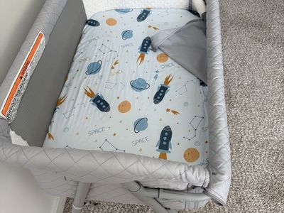 Baby Bedside Bassinet – Excellent Condition