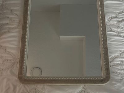 Beautiful Vintage-Style Decorative Wall Mirror – New