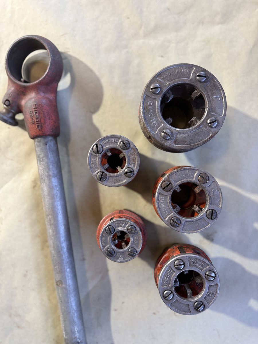 Ridgid 12-R 1/8 to 2 Inch NPT die and ratchet set