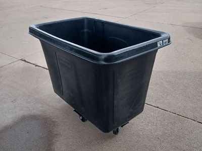 Rubbermaid cube truck