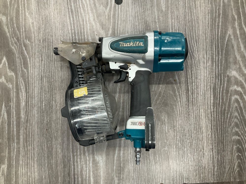 MAKITA 2-1/2 inches 15° Siding Coil Nailer